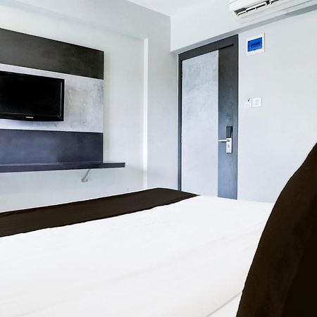 Super Townhouse Oak Vashi Hotel Turambhe Exterior foto