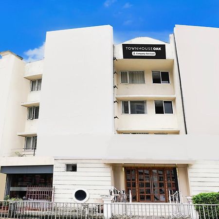 Super Townhouse Oak Vashi Hotel Turambhe Exterior foto