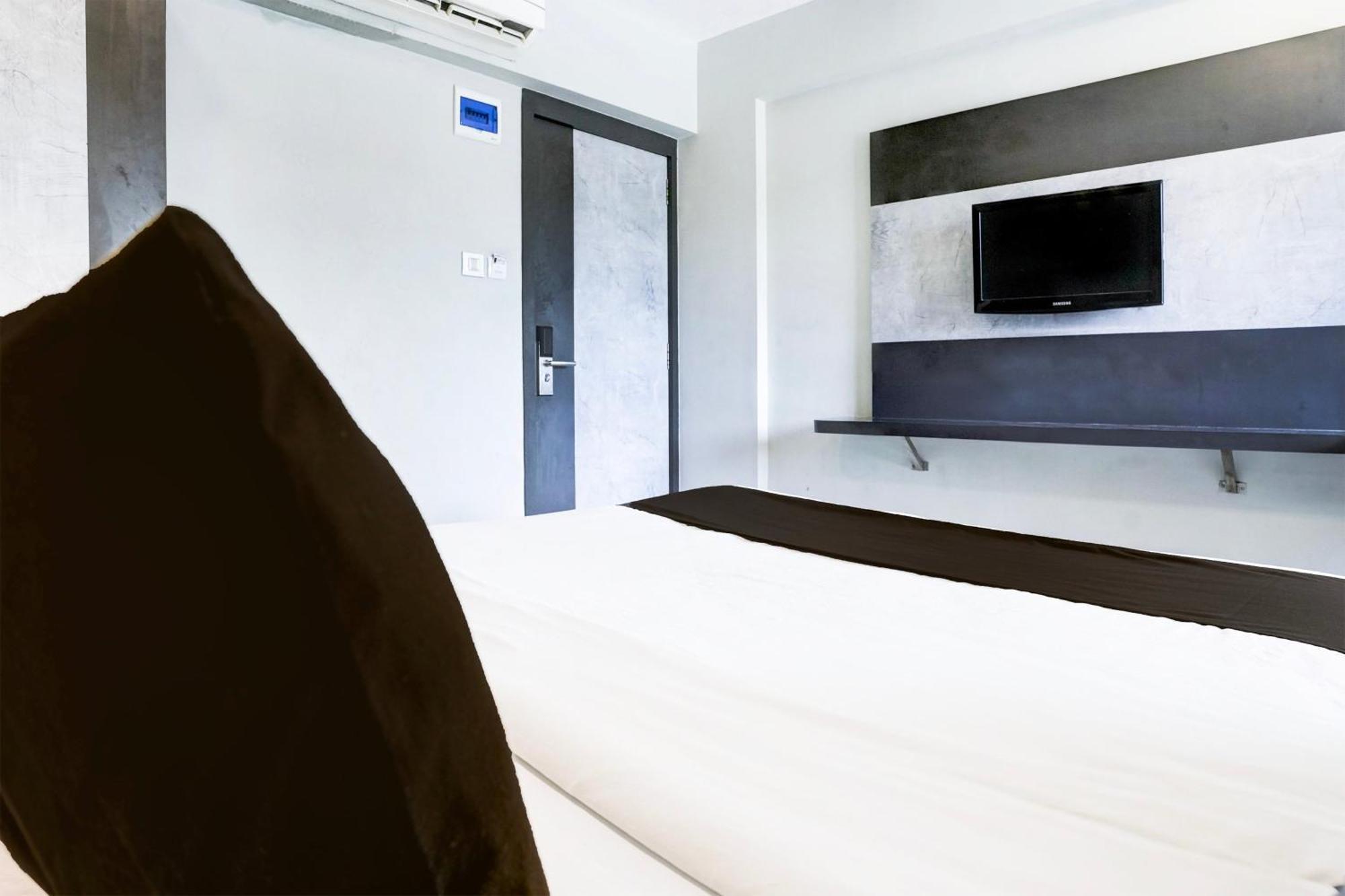 Super Townhouse Oak Vashi Hotel Turambhe Exterior foto