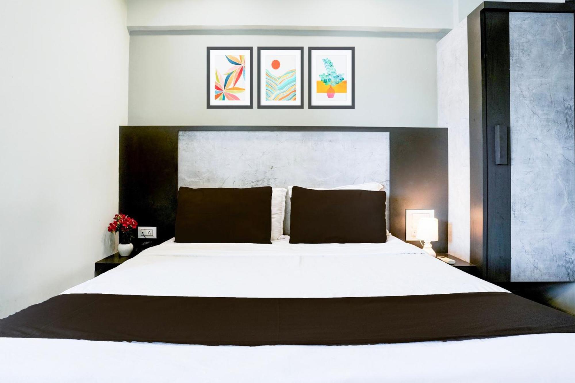 Super Townhouse Oak Vashi Hotel Turambhe Exterior foto