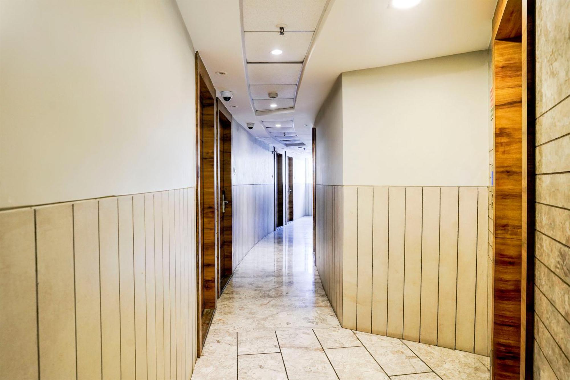 Super Townhouse Oak Vashi Hotel Turambhe Exterior foto