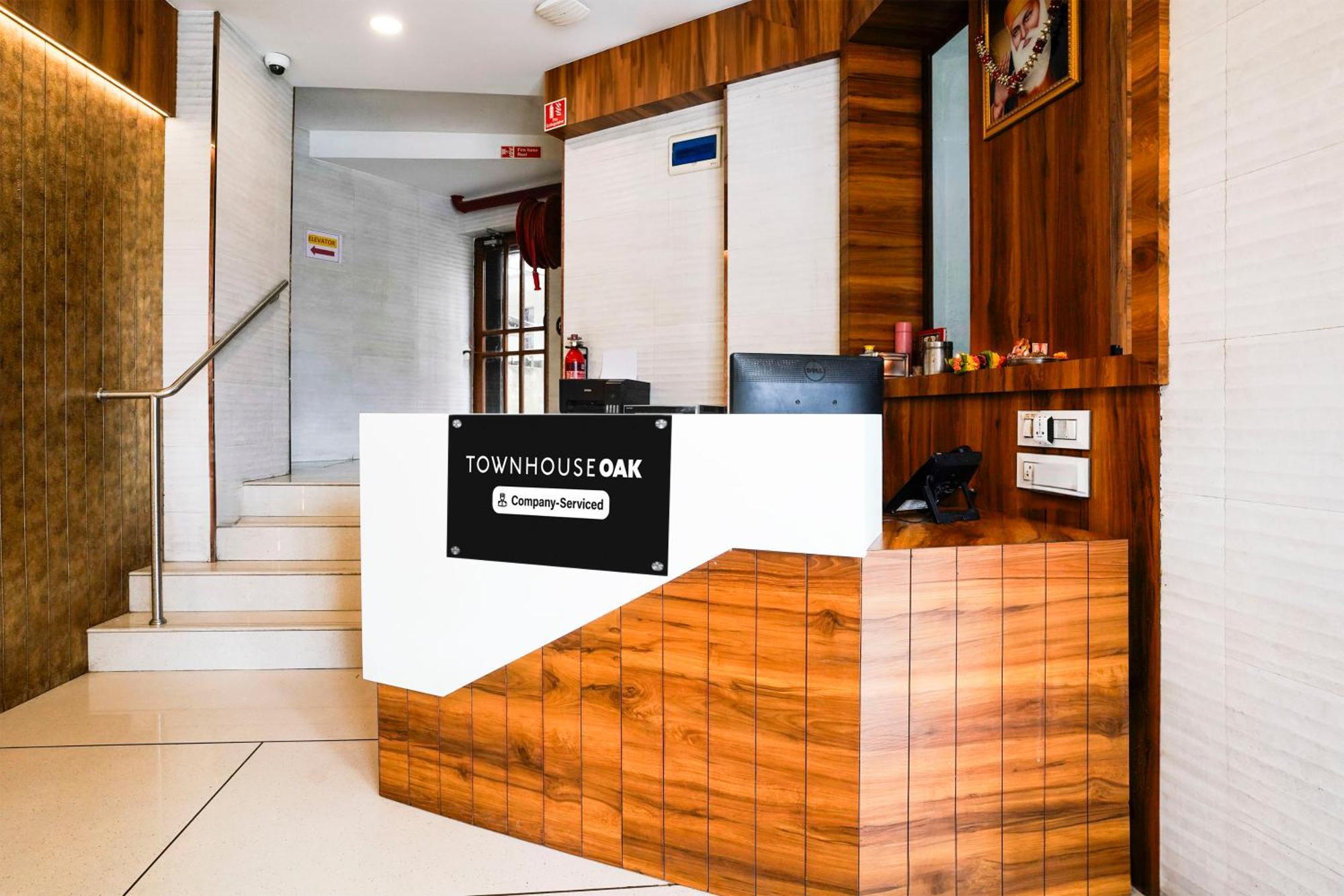 Super Townhouse Oak Vashi Hotel Turambhe Exterior foto