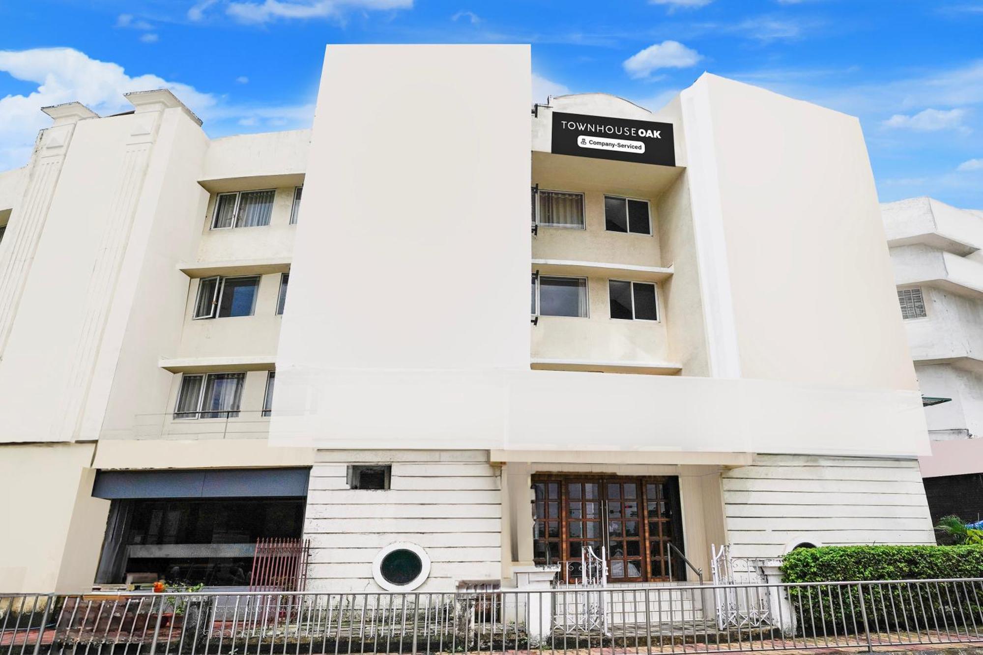 Super Townhouse Oak Vashi Hotel Turambhe Exterior foto