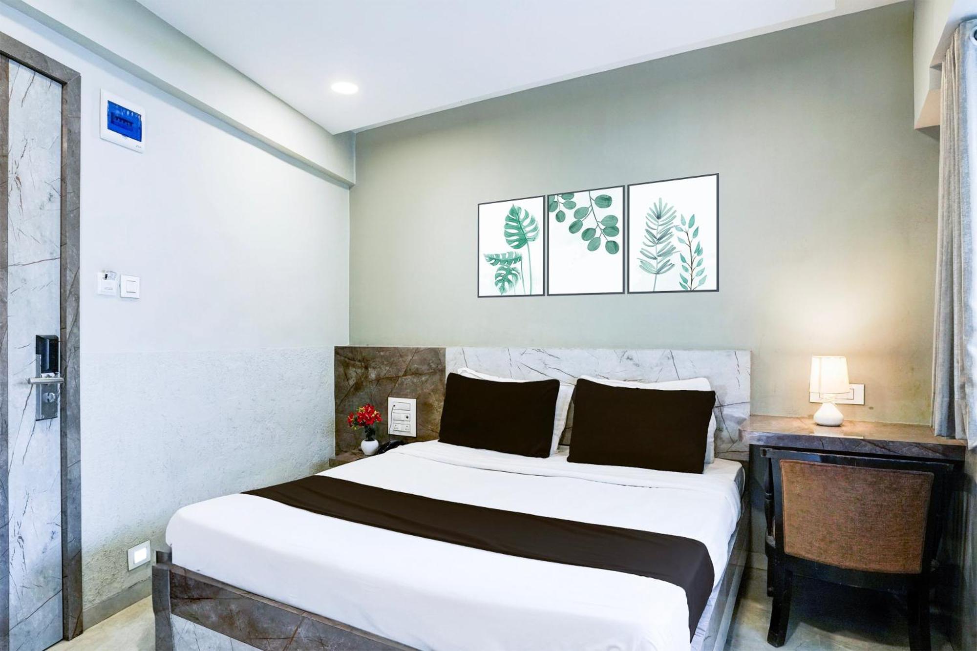 Super Townhouse Oak Vashi Hotel Turambhe Exterior foto