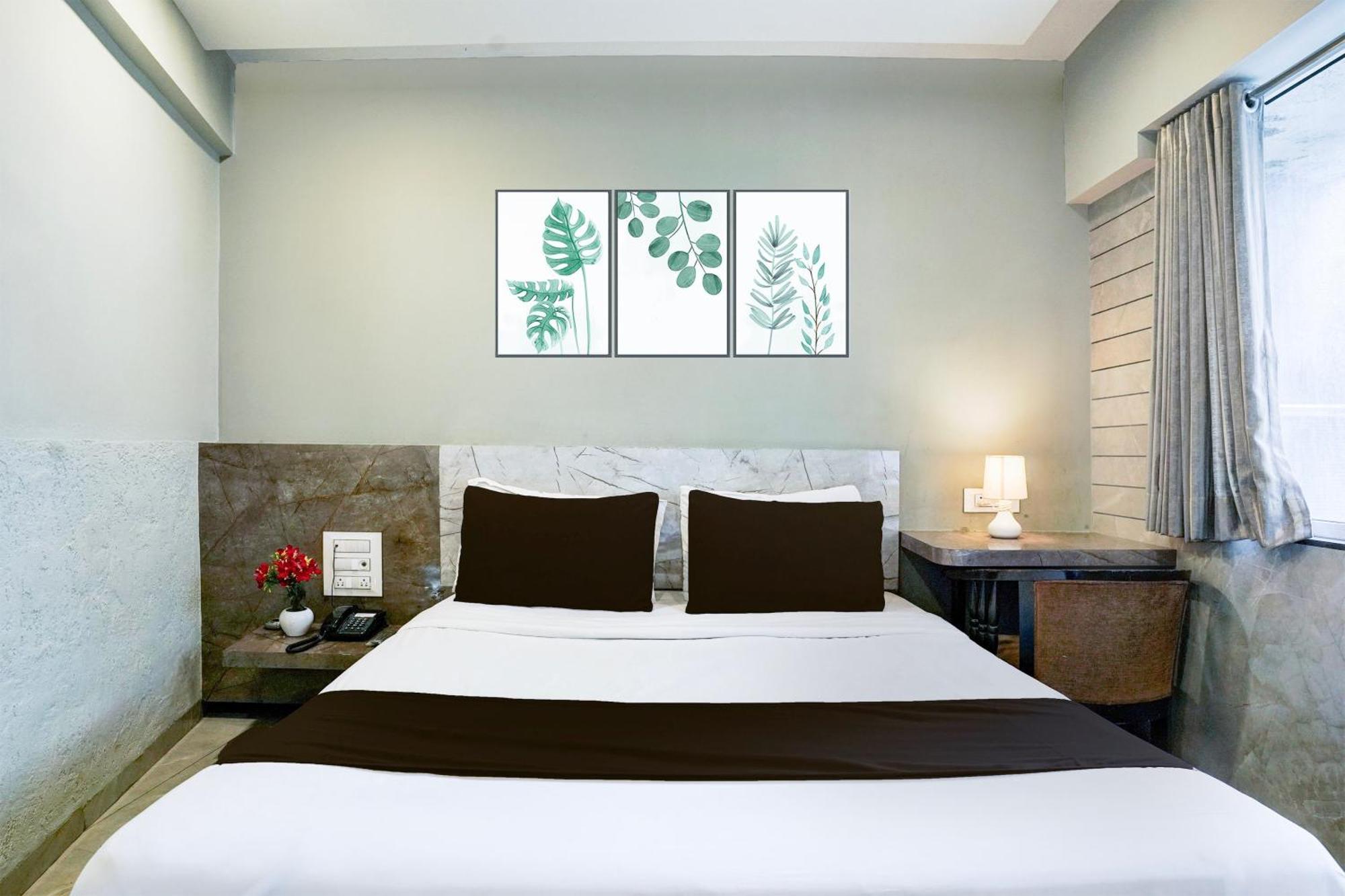 Super Townhouse Oak Vashi Hotel Turambhe Exterior foto