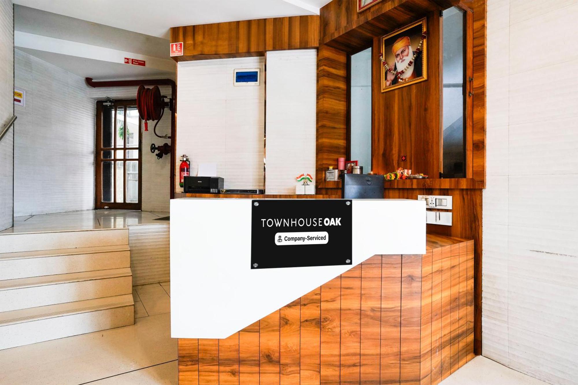 Super Townhouse Oak Vashi Hotel Turambhe Exterior foto