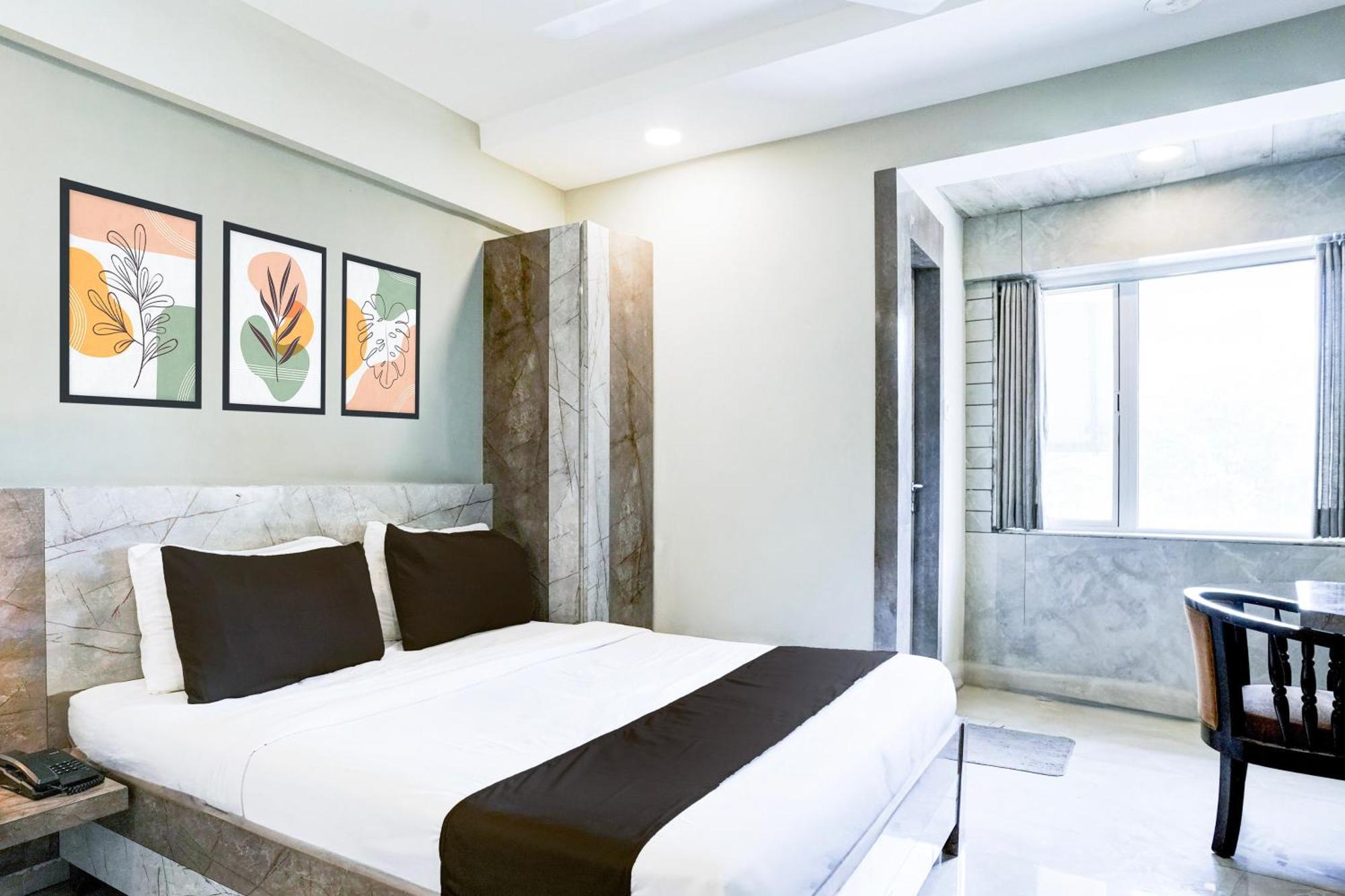 Super Townhouse Oak Vashi Hotel Turambhe Exterior foto