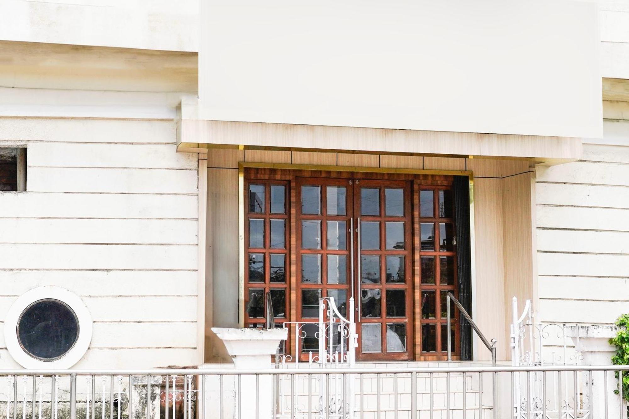 Super Townhouse Oak Vashi Hotel Turambhe Exterior foto