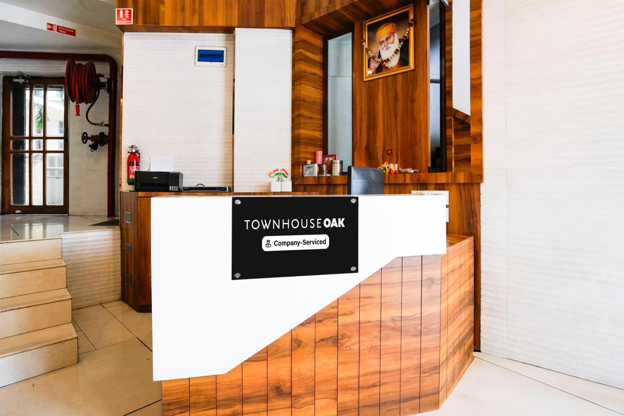 Super Townhouse Oak Vashi Hotel Turambhe Exterior foto